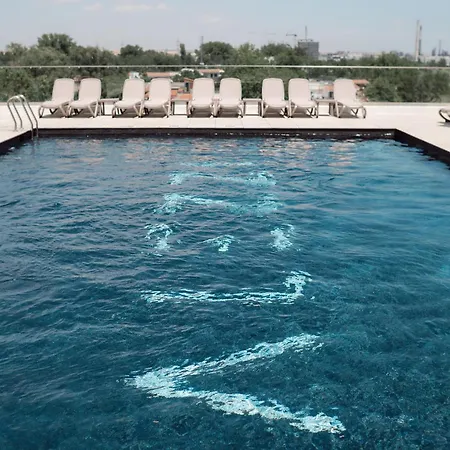 Lotus 141 In Odyssey Pools And Parking Appartement *
